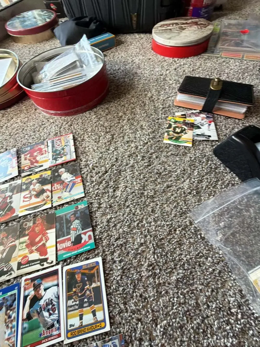 Lot of 25 Assorted 1990-1991 Pro Set NHL Hockey and MLB Baseball Trading Cards
